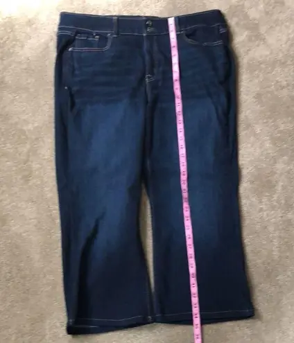 Lane Bryant 𝅺 dark wash cropped jeans size 16 .