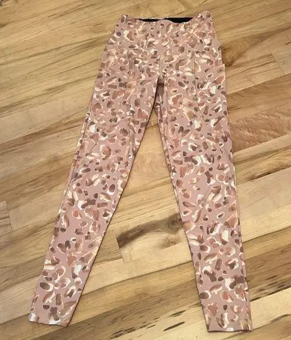 Strut this Camo Workout Leggings - Medium