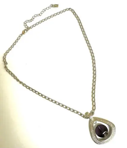 é silver tone and purple teardrop pendant necklace Silver
