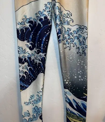 Blackmilk GREAT WAVE OF KANAGAWA BY HOKUSAI PRINTED LEGGINGS SZ SMALL MED RISE