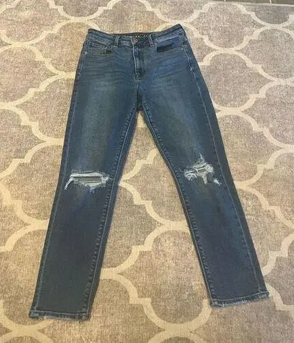 American Eagle  mom jeans size 2 medium wash distressed stretch denim