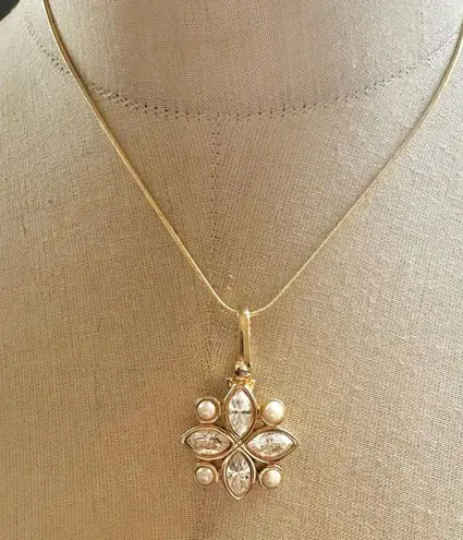 Vintage S.A.L. Gold Tone Clear Swarovski Crystals Flower Pendant Necklace