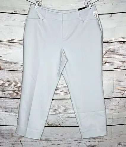 Roz & Ali Woman NWT Size 18W Light Blue Signature Fit Ankle Pants