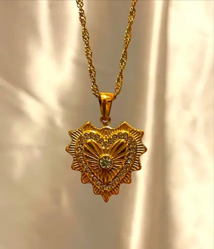 Boutique 💛 Classic Gold Heart Necklace – Zirconia Concho Design | 18K Gold Stainless Steel 💛