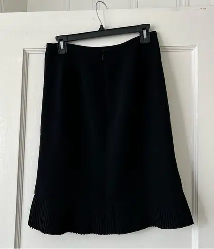 Le Suit  Black Pleated Hem Career Professional Work Pencil Skirt Size 6P EUC