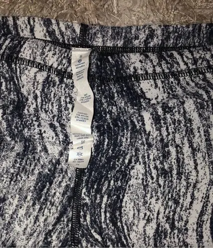 Lululemon  Sweat 2 Swim Texture Twist White Black / Black Size 8 EUC