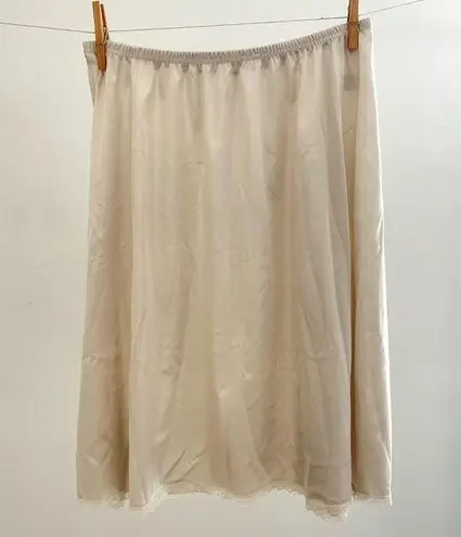 Vanity Fair Vintage Cream 20in Nylon Slip Skirt