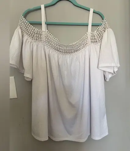 Avenue White Lace Trim Flowy Shoulder Top