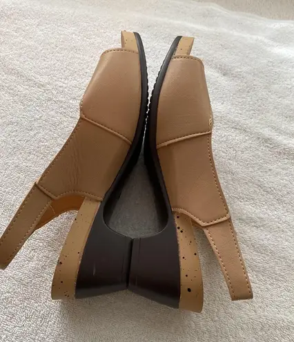 Lightweight peep toe sling back shoes Size 40 9.5 adjustable straps NWOT Tan