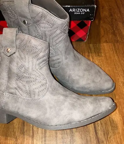 Arizona Jeans New gray women’s size 8 ankle cowboy boots