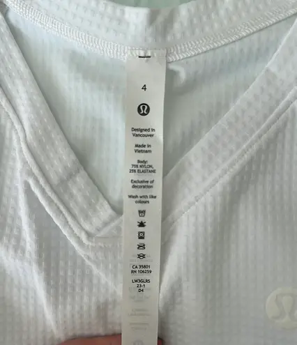 Lululemon cropped tennis short sleeve tee