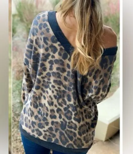 Women’s Cheetah slouchy tunic charcoal color outline super soft sweater Small Tan
