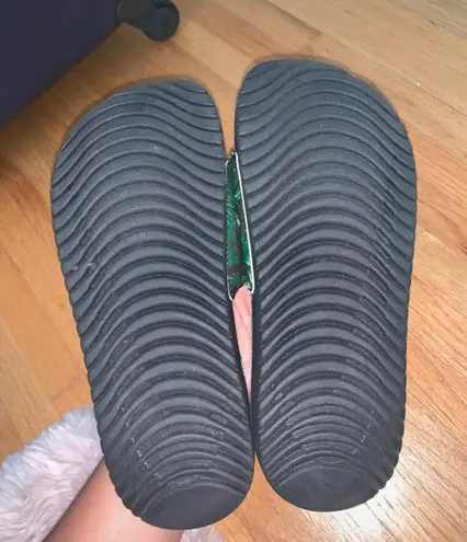 Nike Green camo slides size 4Y
