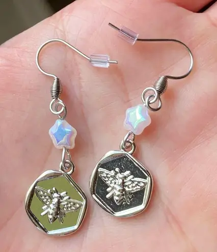 Handmade funky fairy retro bee & mini Czech glass star beads dangle earrings 🍯🍃🌀💕