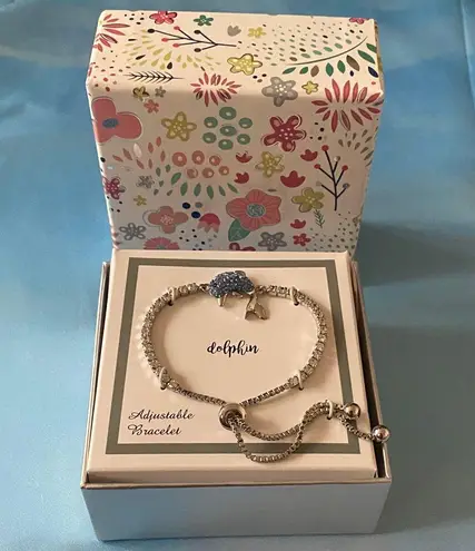 NWT Crystal Collective Silver