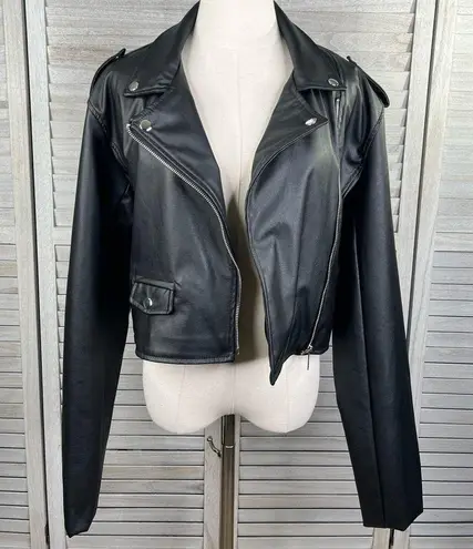 Pretty Little Thing  Cropped Faux Leather Motorcycle Jacket Black-16