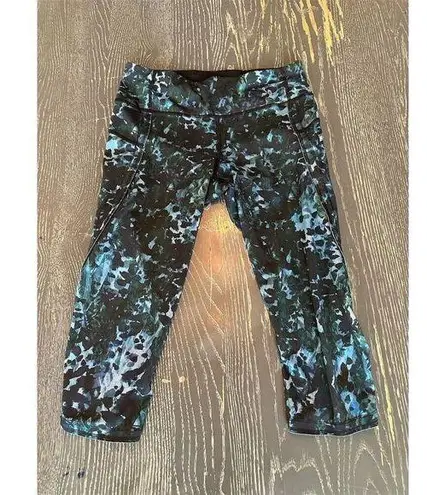 Lululemon Top Speed Crop Leggings Blue Floral Moisture