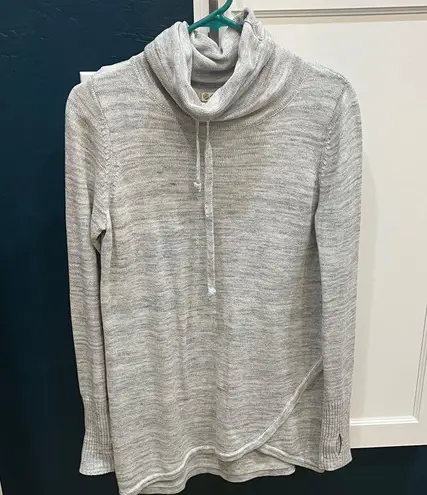 Akini long sleeve gray sweater