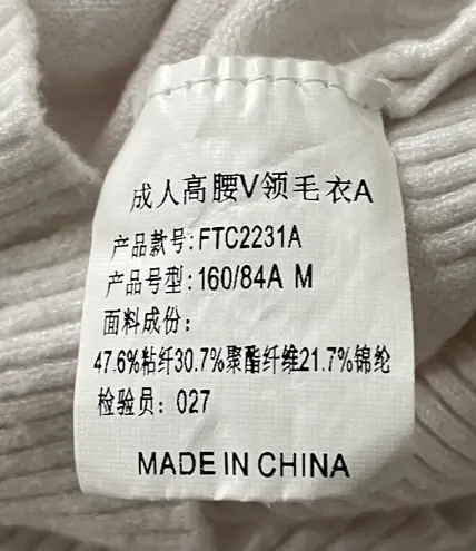 White Little Roses On V