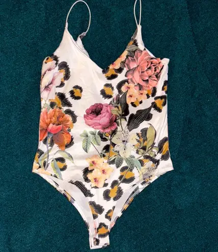 Luxury nwot buttery soft small gaze Floral Leopard Print Bodysuit White
