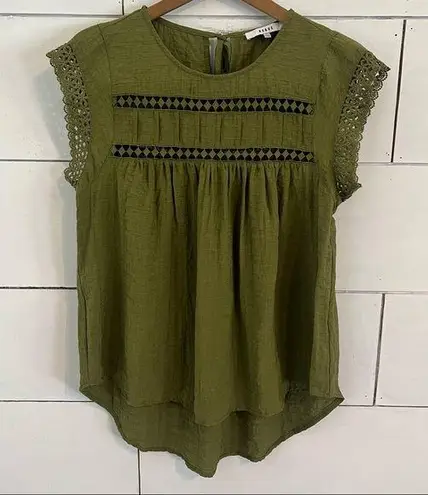 Ro & De  Olive Green Lace Detail Babydoll Blouse. Size Small.