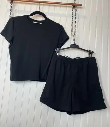 Babaton Aritzia & Tna Pull on Short & Black Crew Neck Short Sleeve Tee Bundle Size S