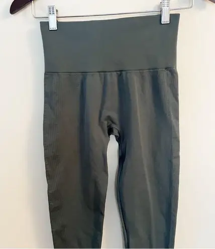 Set Active Leggings Womens Small Gray/Green Seamless Crop Ankle High Rise Ribbed