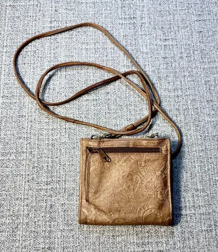 wilson's leather Vintage Wilson’s Leather Coin Embossed Micro Crossbody Wallet💛