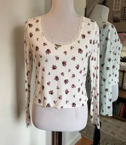 No Comment XL White Floral Cropped Top