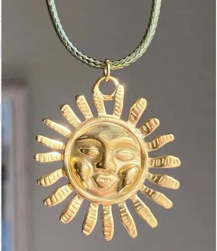 Handmade gold tone stainless steel sun boho retro vintage style earrings☀️