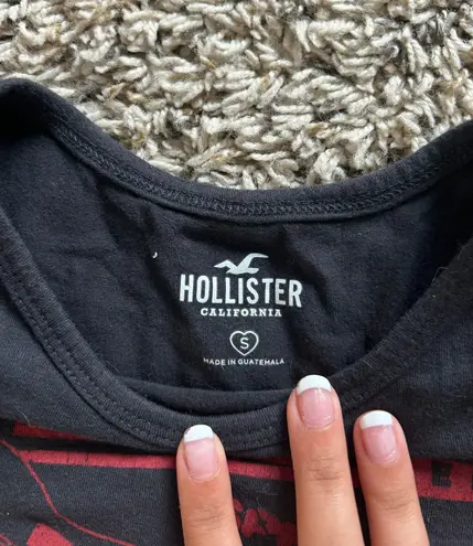 Hollister Graphic Crop Top