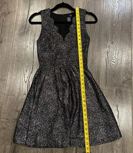 AQUA Brand Bloomingdales Scalloped Neck Dress Gold Glitter Black Small NYE Party