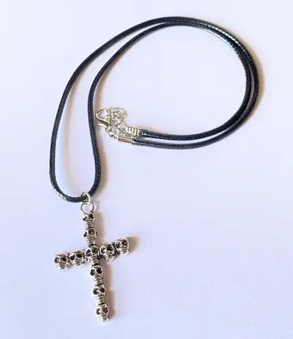 Handmade skull cross goth rock grunge style unique necklace✝️