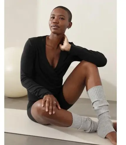 Athleta  Recharge Black Sweatshirt Soft Breathable Fabric Long Sleeve Women Sz XS