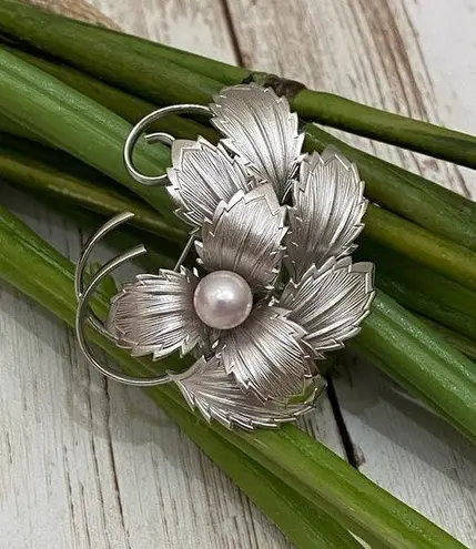 Vintage Asian 3D Flower Faux Pearl Brooch