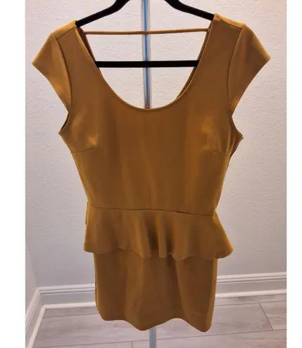 Delirius Los Angeles Women's M Mustard Yellow Gold Peplum Mini Dress Cap Sleeve Size M