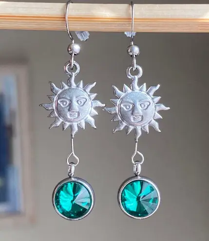 Handmade stainless steel sun & green glass beads boho retro vintage style dangle earrings🌞💚