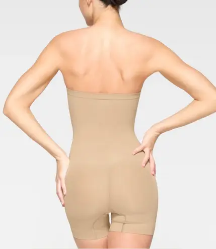 SKIMS Strapless Sculpting Shortie Bodysuit XS