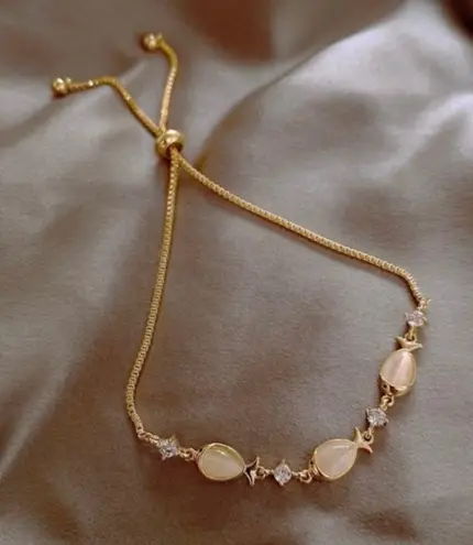 18K Gold Plated Adjustable Lovely Crystal Fish Charm Bracelet for Women