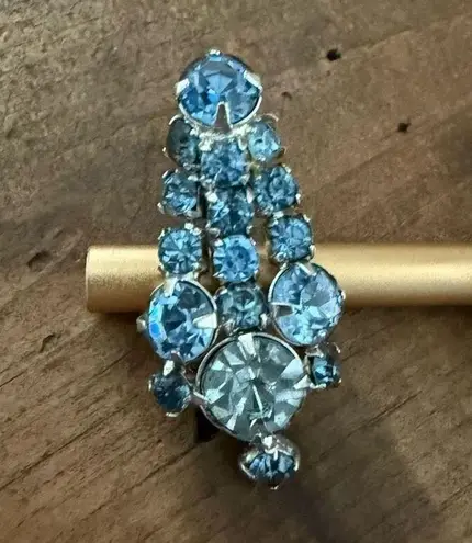 Vintage Ice Baby Blue Rhinestone Screw Back Earrings Silver Tone 1.5”