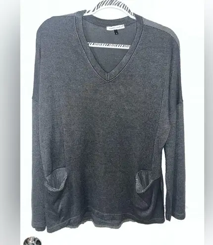 Tempo Paris Italy Women’s V-neck Clear Sequin Back Gray Fuzzy Sweater Pocket Sm