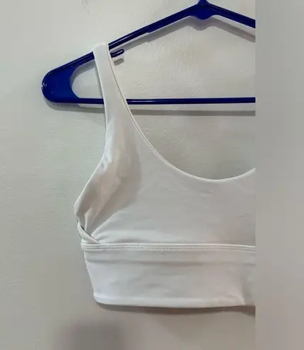 Lululemon Pre-Owned Size 6  White Sports Bra