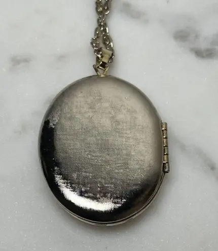 Vintage Avon Floral & Pearl Locket Necklace Cameo Violets Gold Tone Oval Pendant