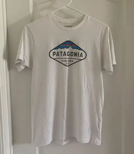 Patagonia Unisex Small Slim Fit  White Fitz Roy Crest Ventura California Tee