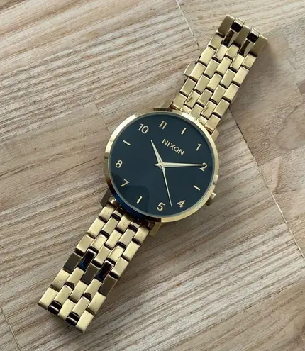 Nixon The Arrow Point It Watch Black Dial Gold-Tone Bracelet New Crystal