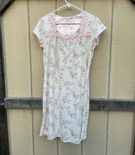 Vintage cottagecore Pink & Green Floral print lace square neckline sleeping gown Multiple Size M