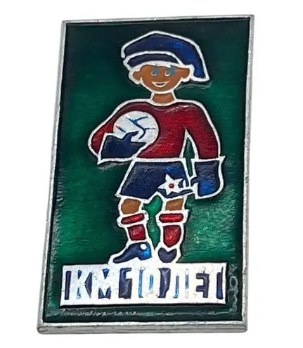 Vintage KM Soviet Soccer Player Enamel Pin Badge Green Red Blue Sports A558