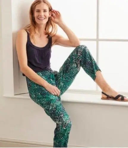 Boden Bembridge Trousers in Green Leaf Print Size 6P