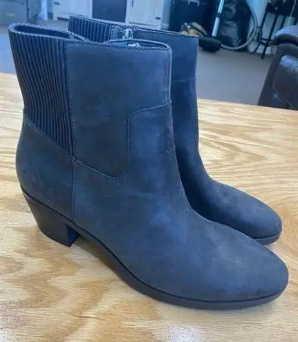 Vionic Shantelle Chelsea Boots Women's 9.5 Black Nubuck Bootie Waterproof S66