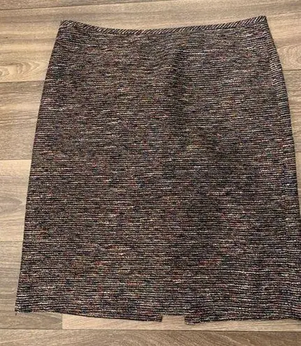 Tahari  pencil skirt.  Size: 12.  Small slit on back. Metallic thread throughout.